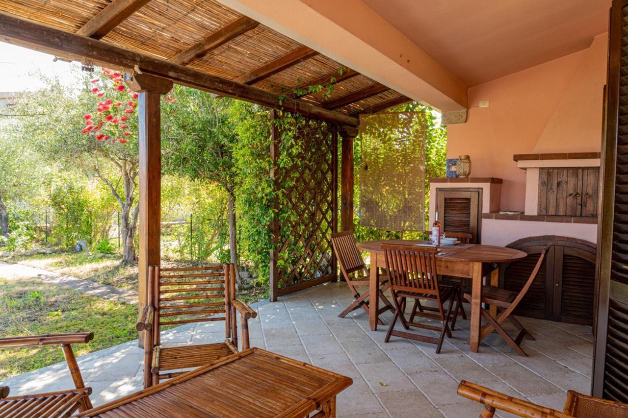 Appartamento Trilocale Le Canne 4 Posti Letto Con Giardino E Posto Auto Privato ซาน เตโอโดโร ภายนอก รูปภาพ